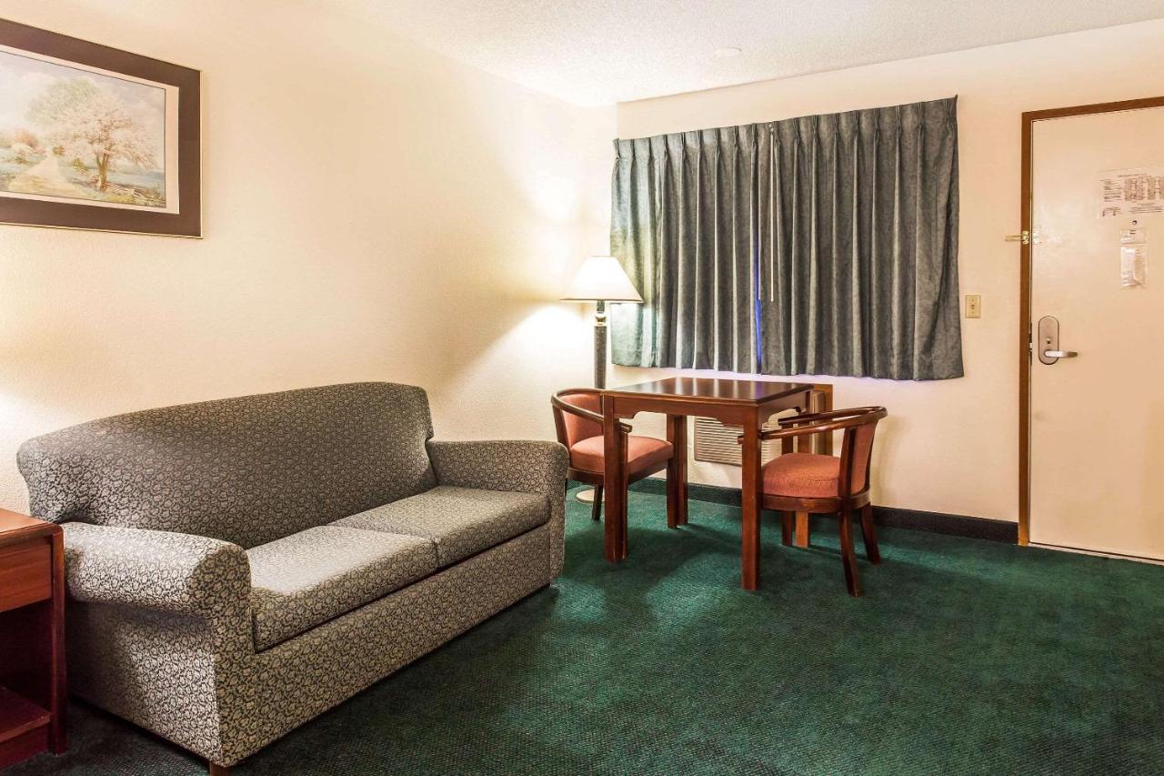 Econolodge Everett Exteriör bild